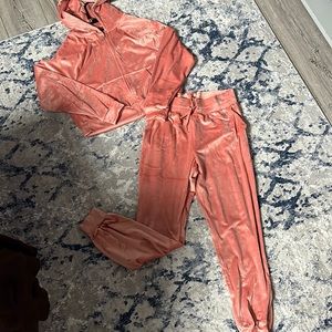 Victoria’s Secret on point velour jogger set
